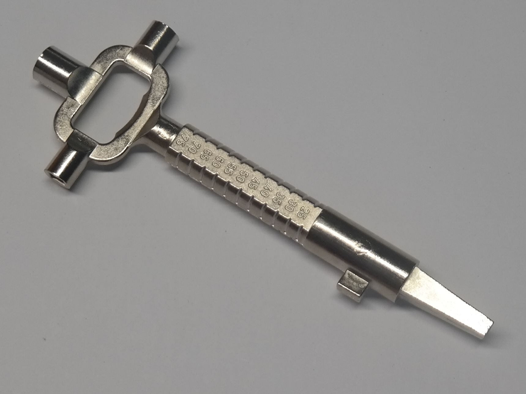 Universal building key